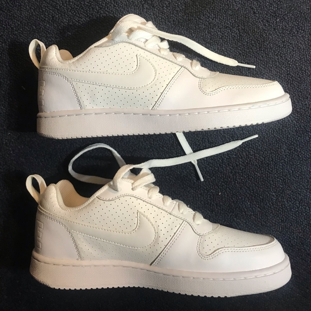 Nike borough low top white sneakers size 7